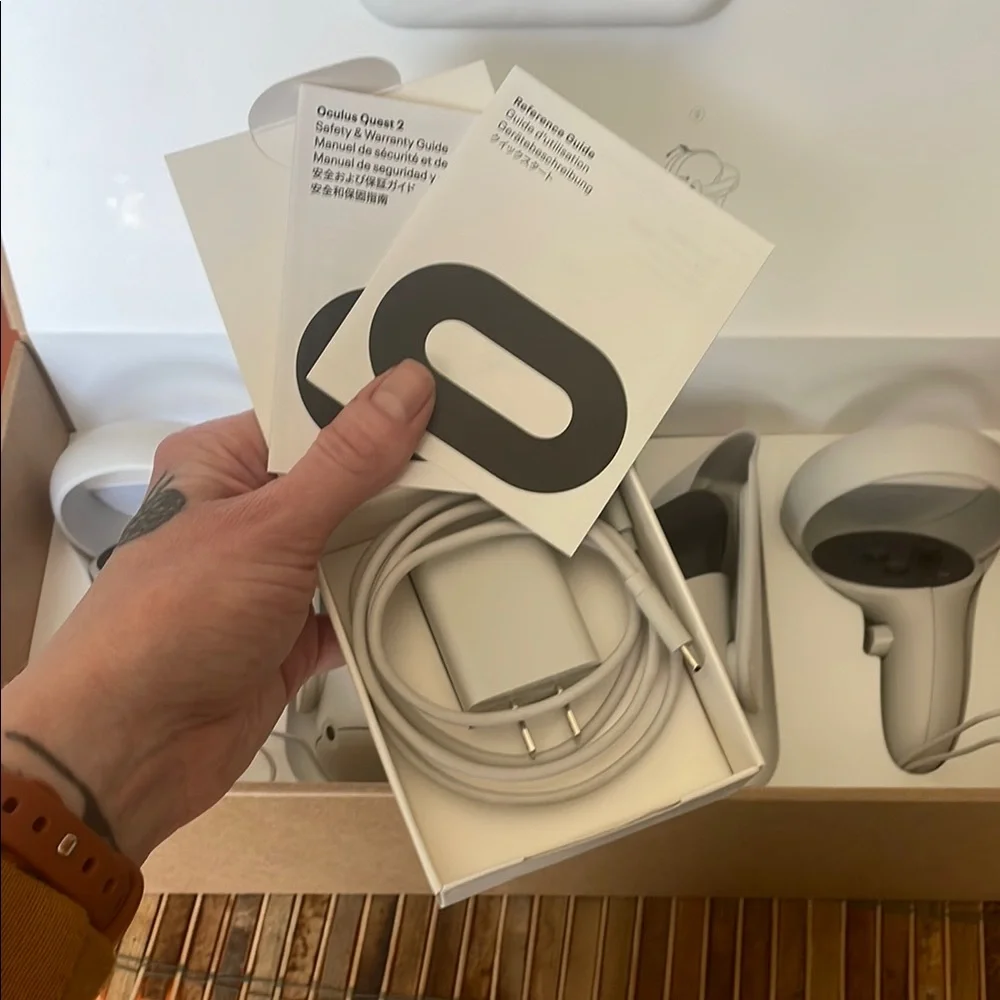 VR Oculus Quest 2 Headset with Controllers